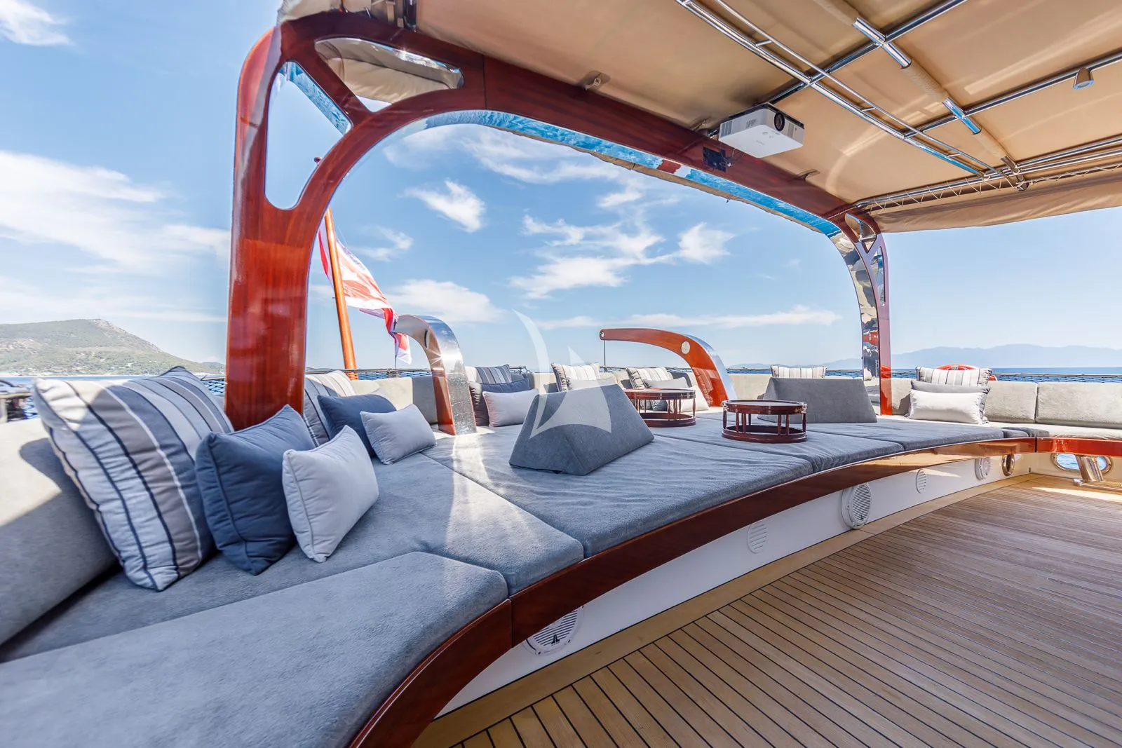VAY Charter Yacht
