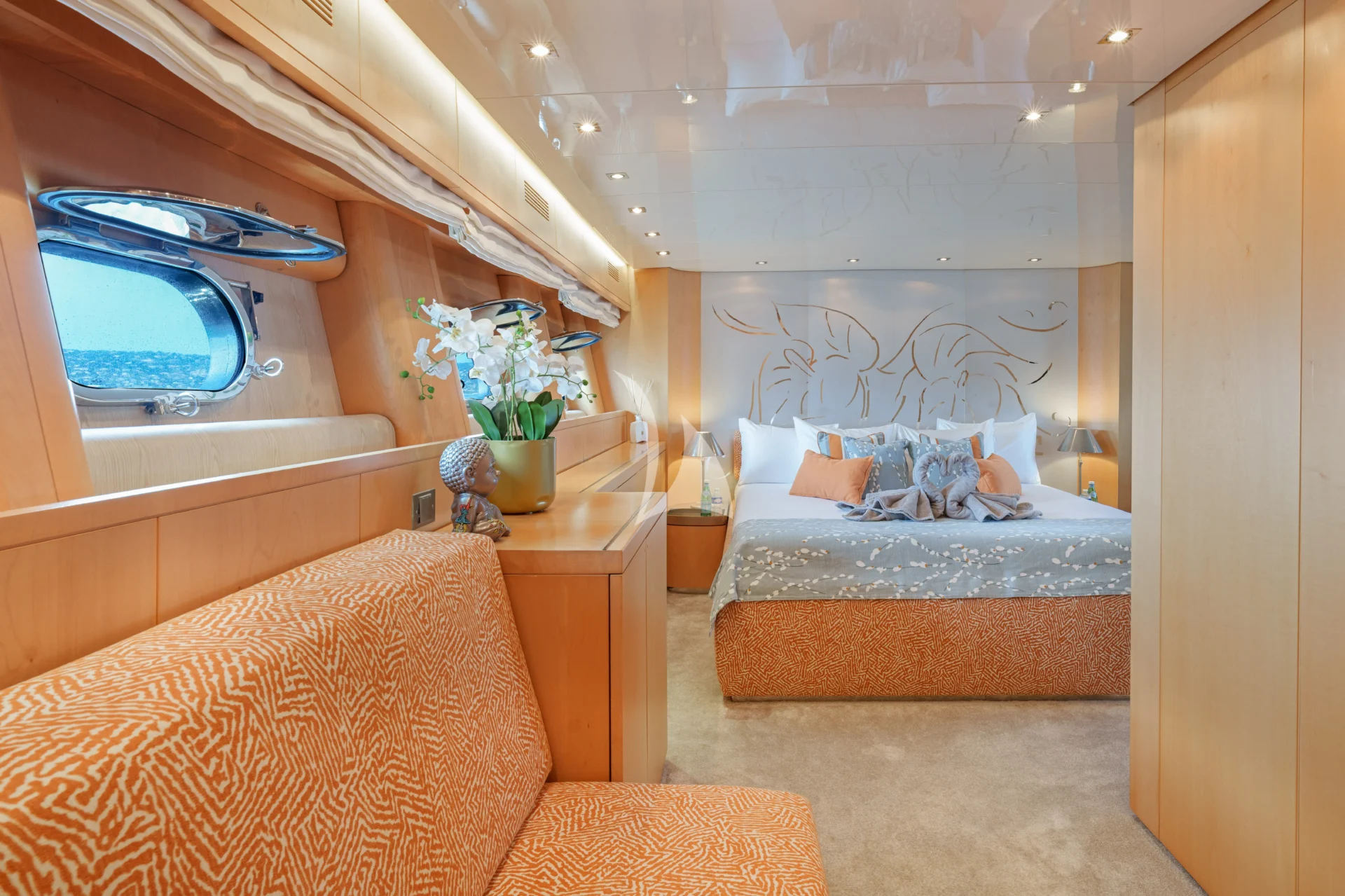 COCA VI Charter Yacht