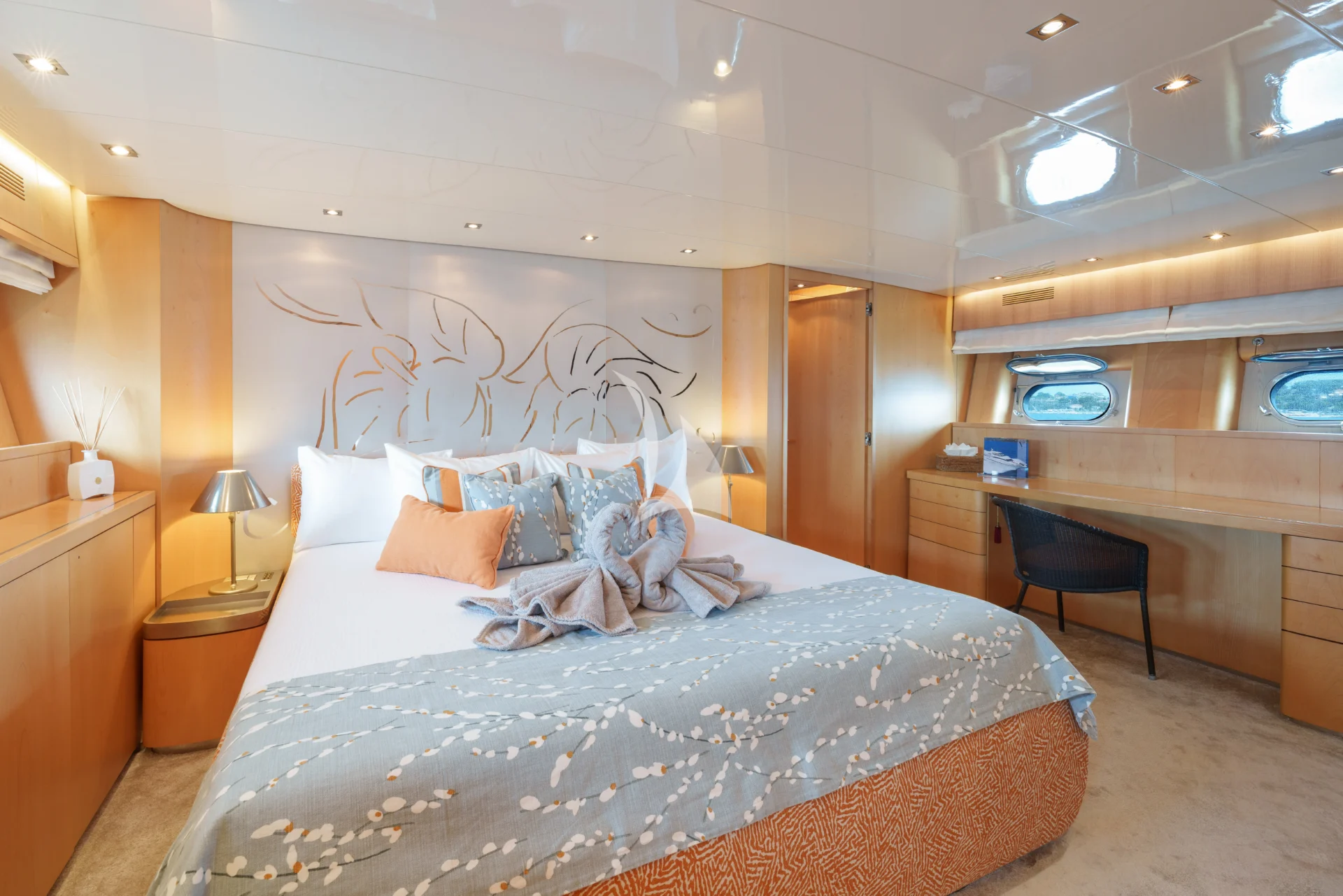 COCA VI Charter Yacht