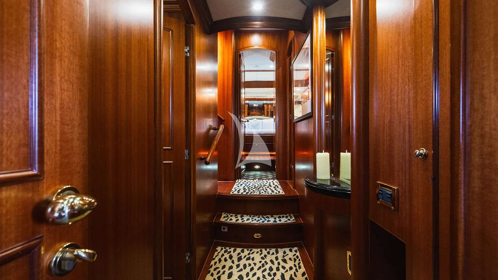 LEXINGTON Charter Yacht