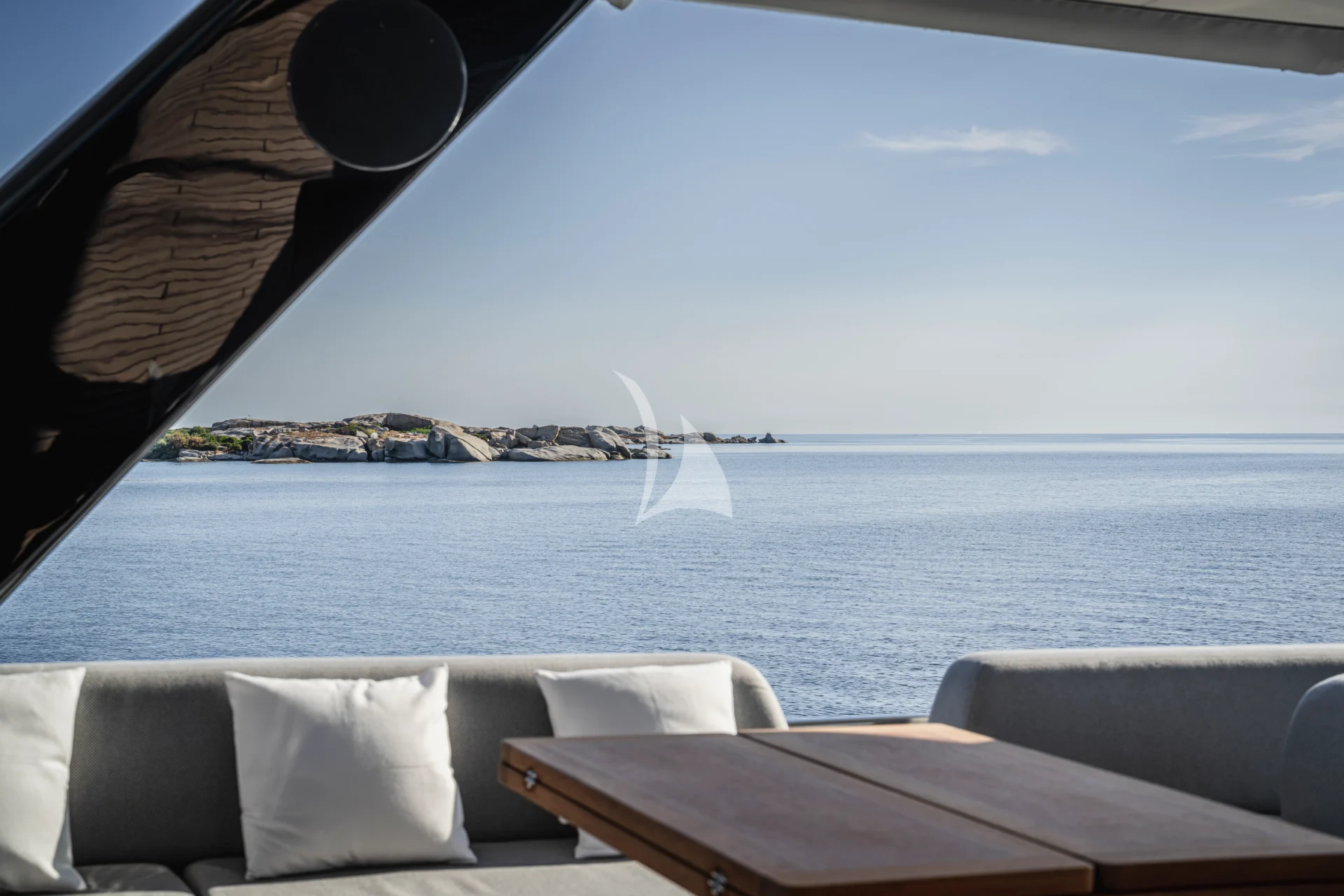 LA DESIRADE Charter Yacht