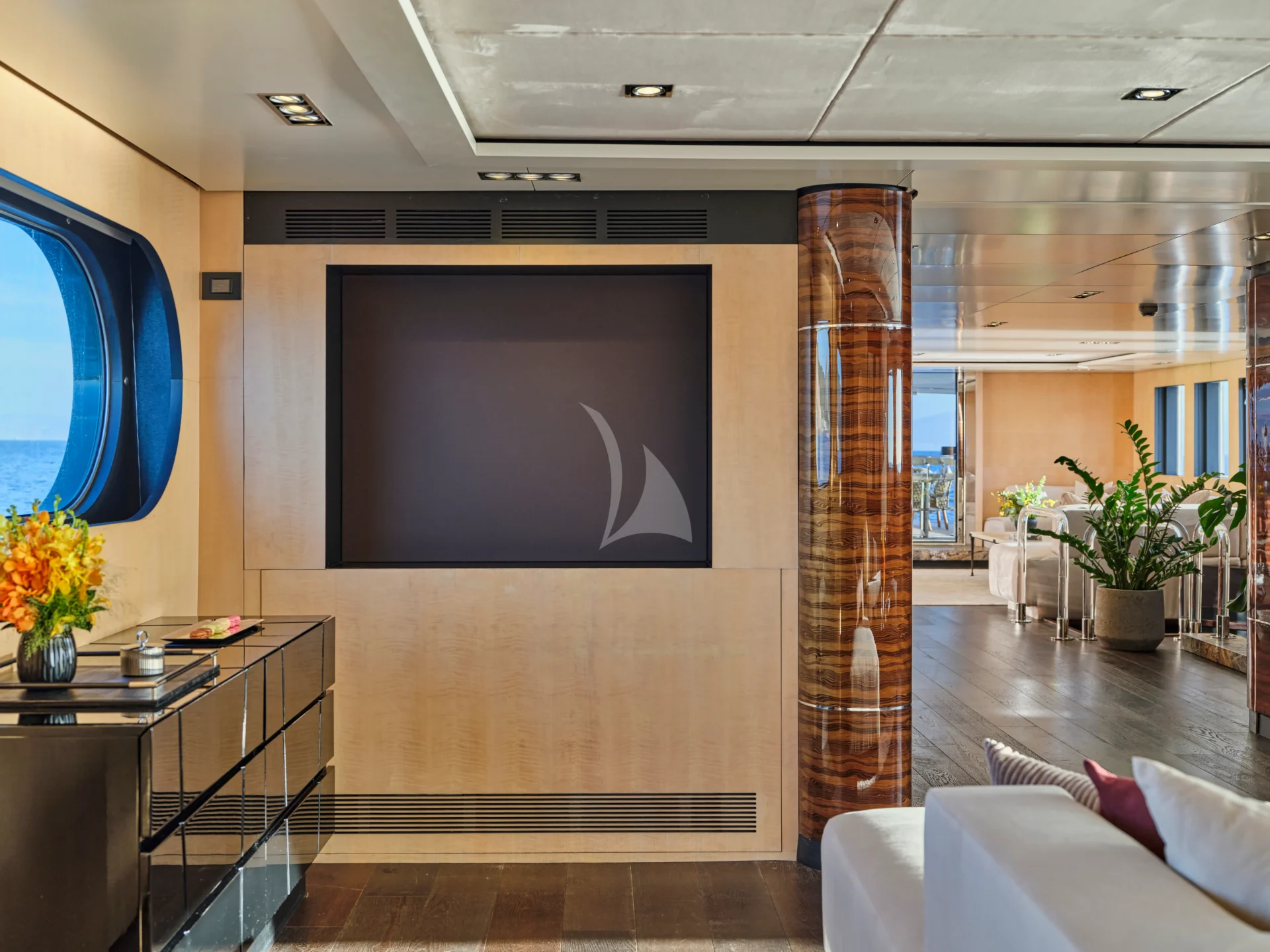 HIGHLANDER Charter Yacht