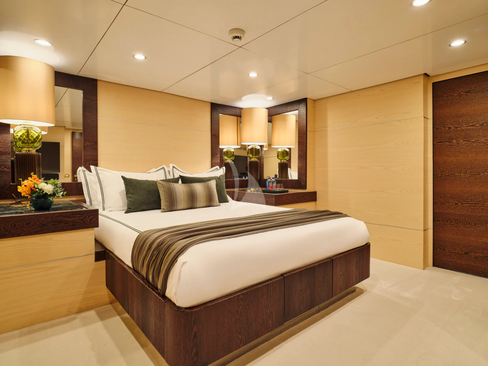 HIGHLANDER Charter Yacht