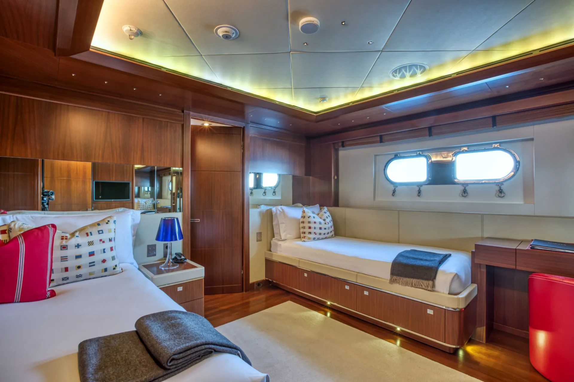 MARAYA Charter Yacht