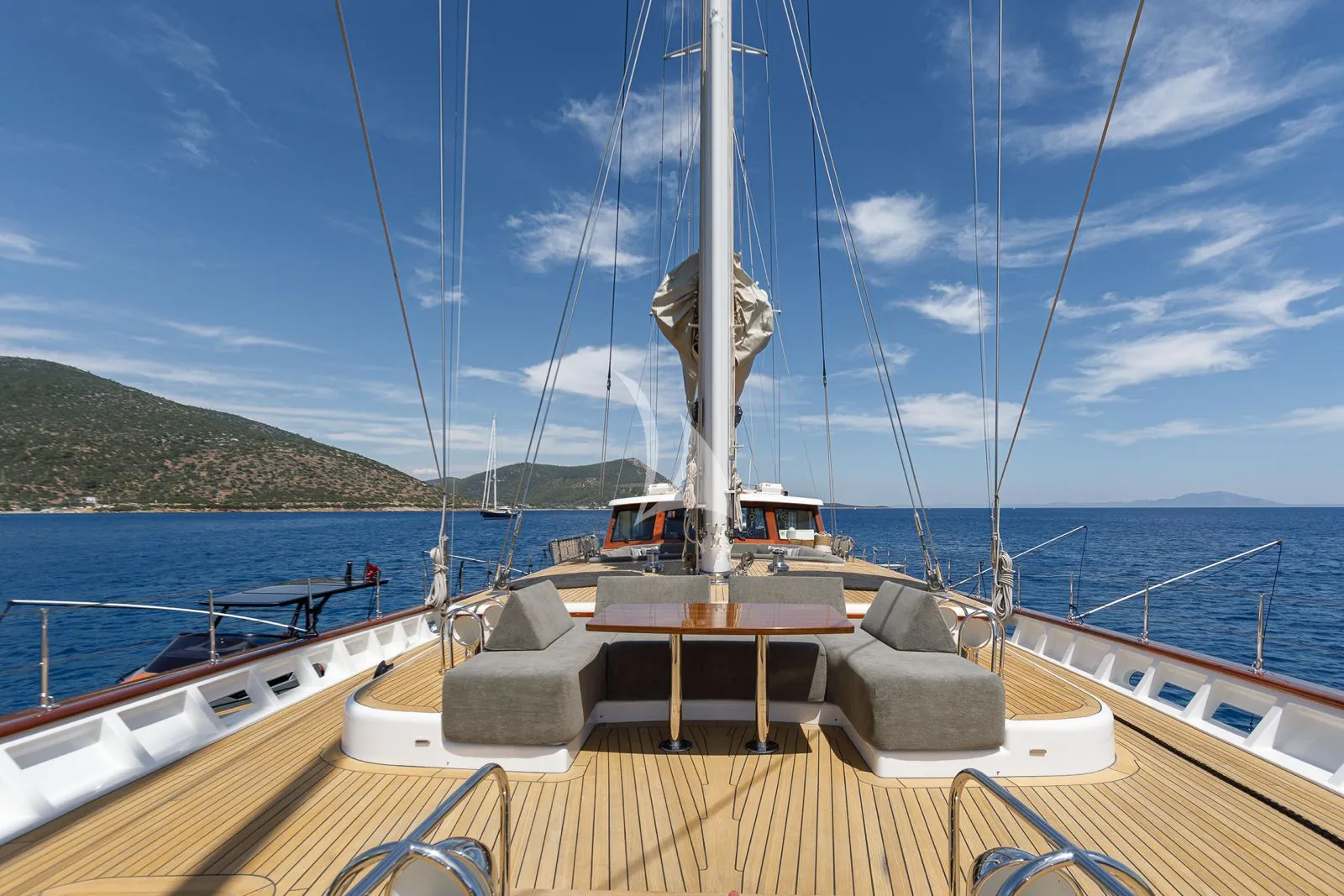 VAY Charter Yacht