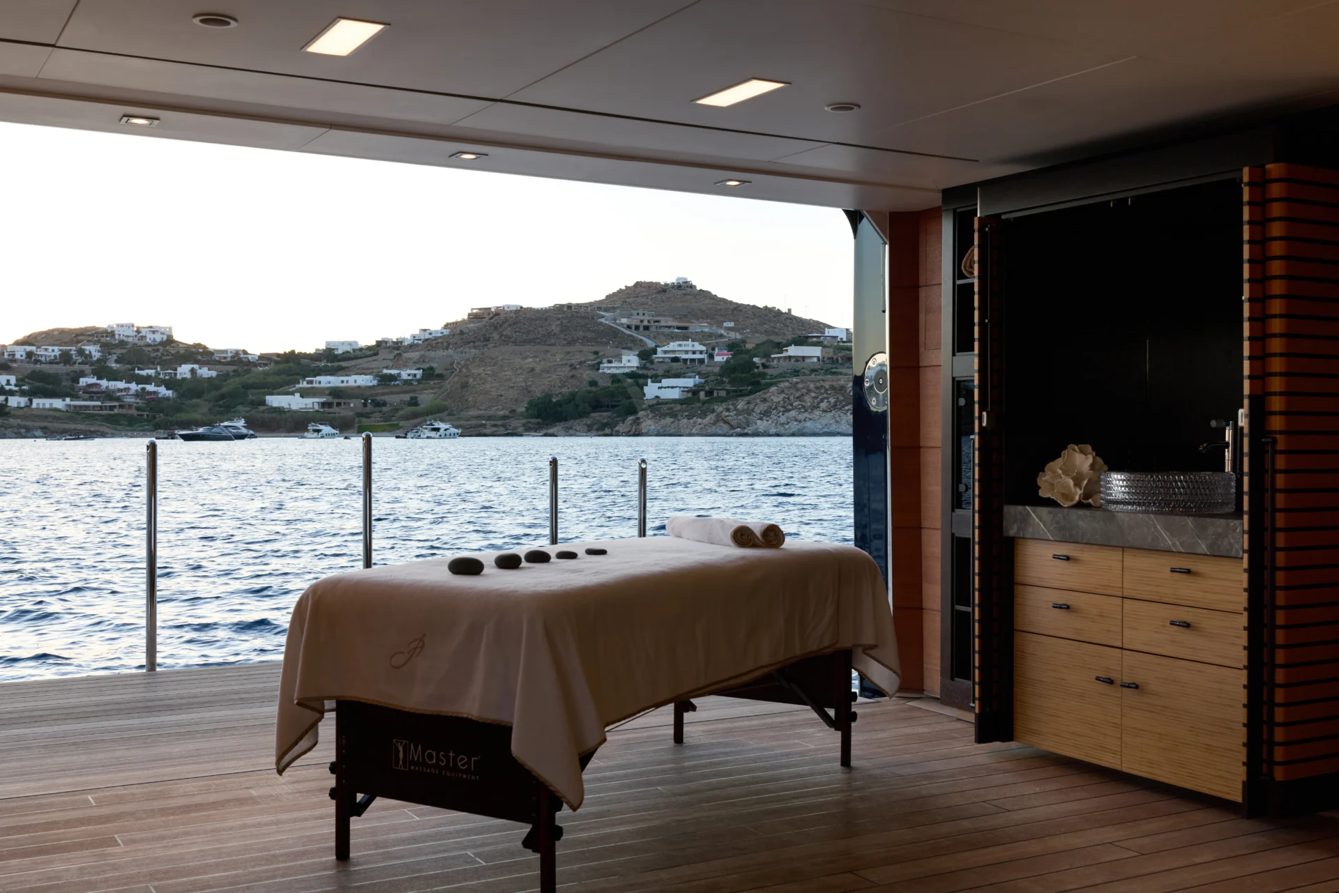 AMARYLLIS Charter Yacht