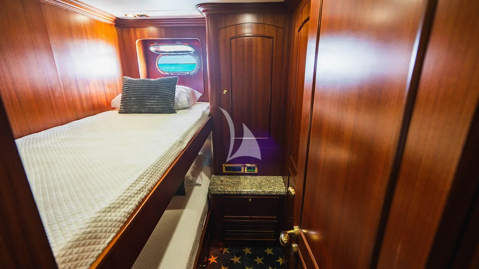 LEXINGTON Charter Yacht