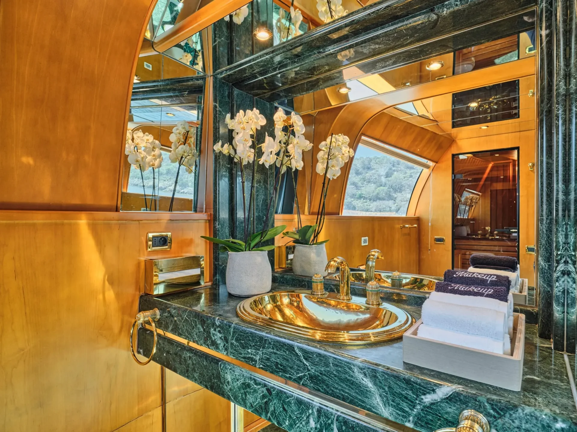 BROOKLYN Charter Yacht