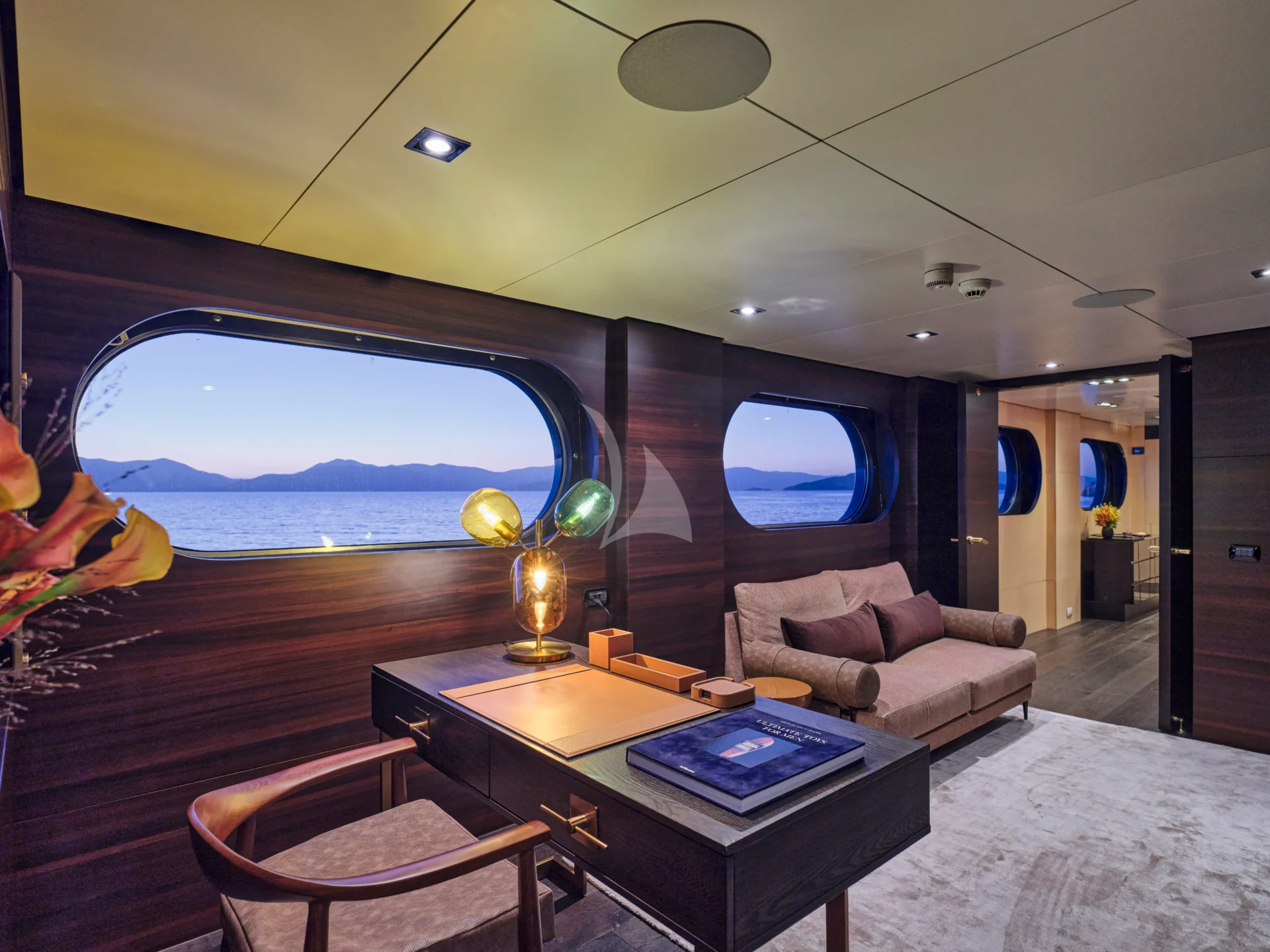 HIGHLANDER Charter Yacht