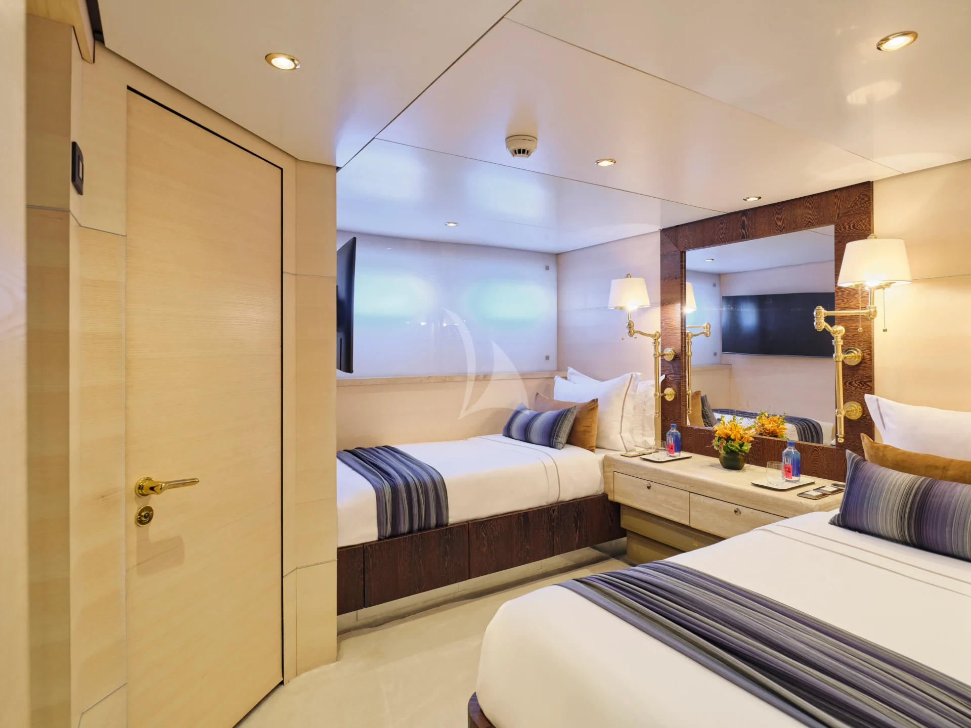 HIGHLANDER Charter Yacht
