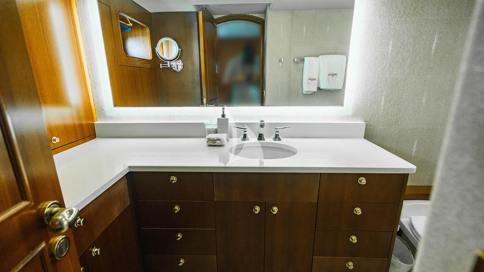 LEXINGTON Charter Yacht