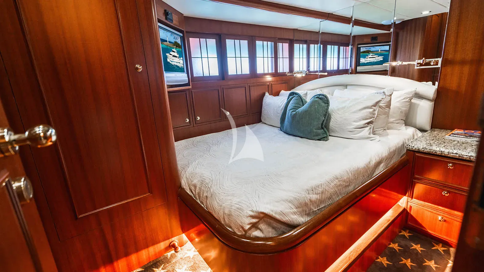 LEXINGTON Charter Yacht