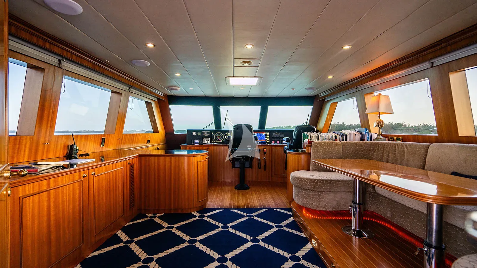 LEXINGTON Charter Yacht
