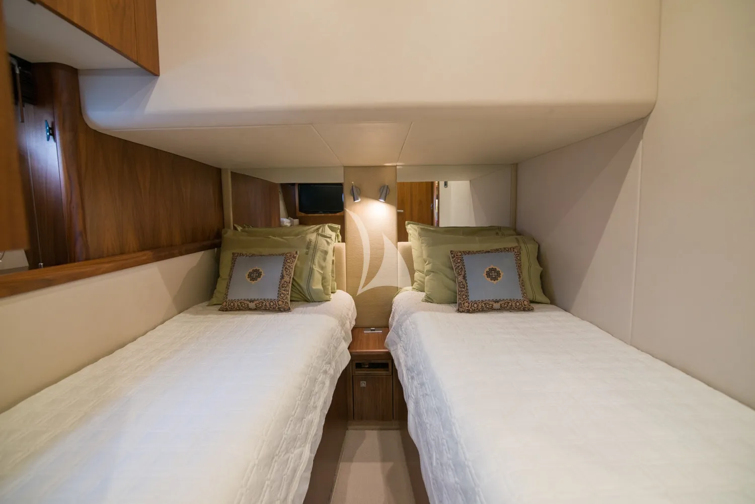 ELENTARI Charter Yacht