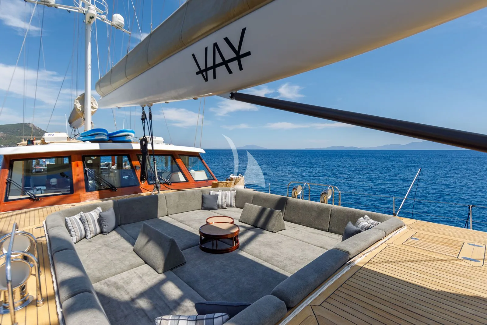 VAY Charter Yacht