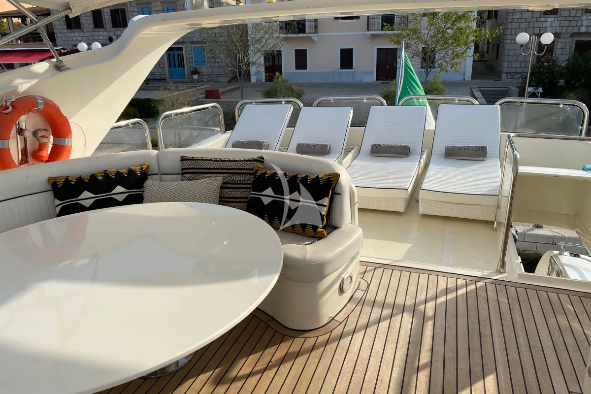 MAGIC SIX Charter Yacht