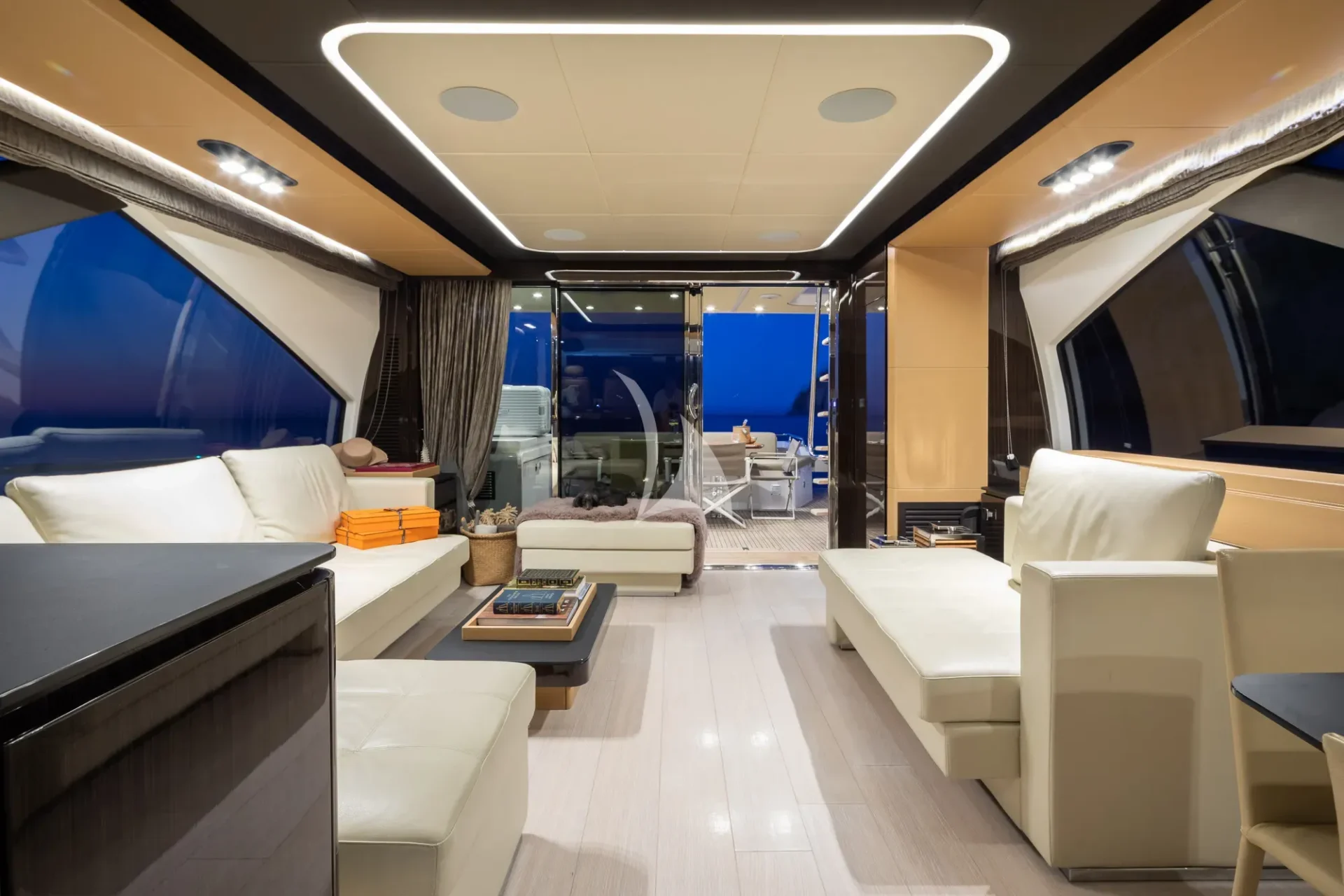 KOMODO Charter Yacht