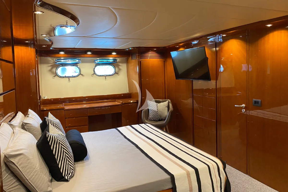 MAGIC SIX Charter Yacht