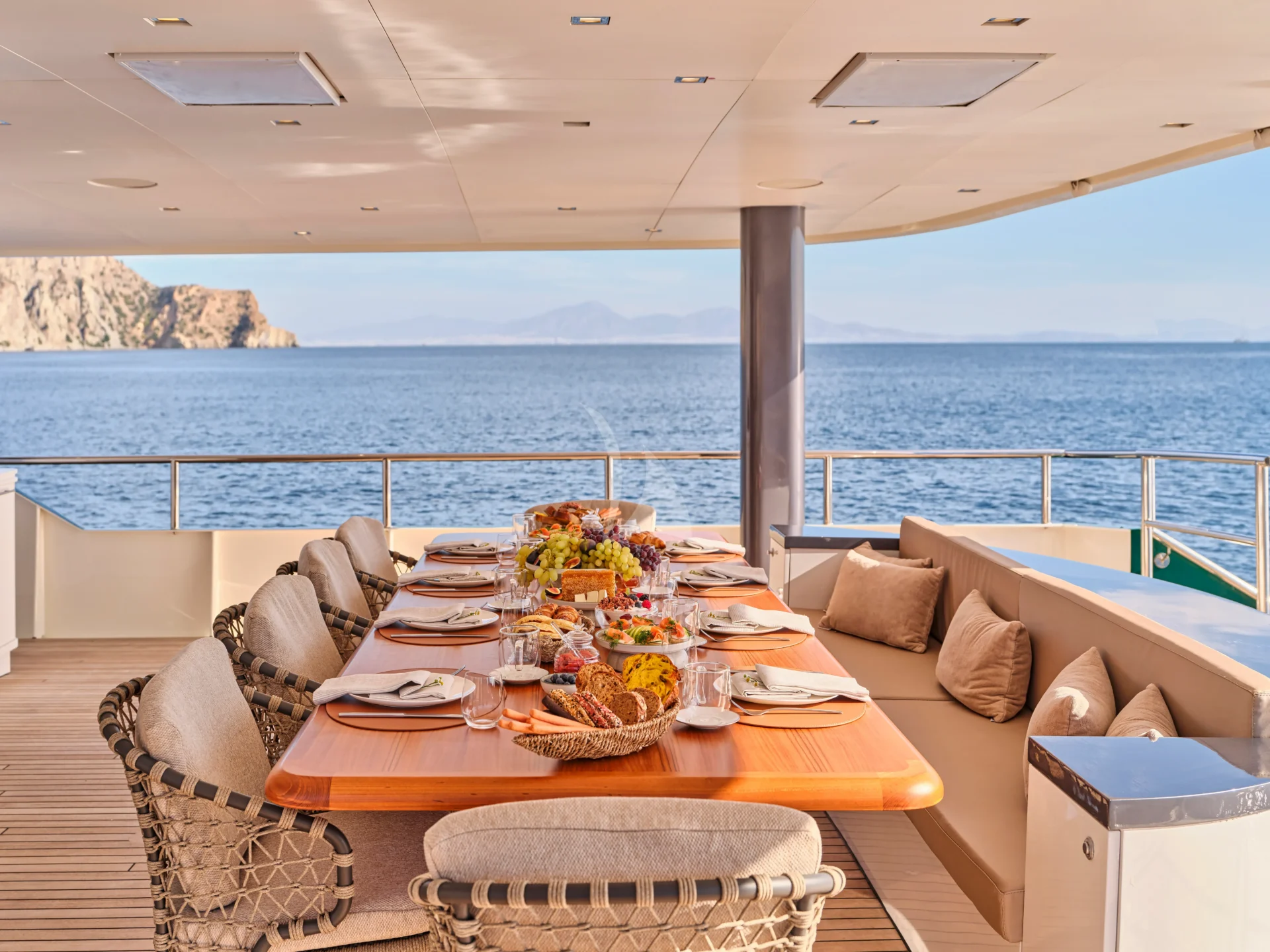 HIGHLANDER Charter Yacht