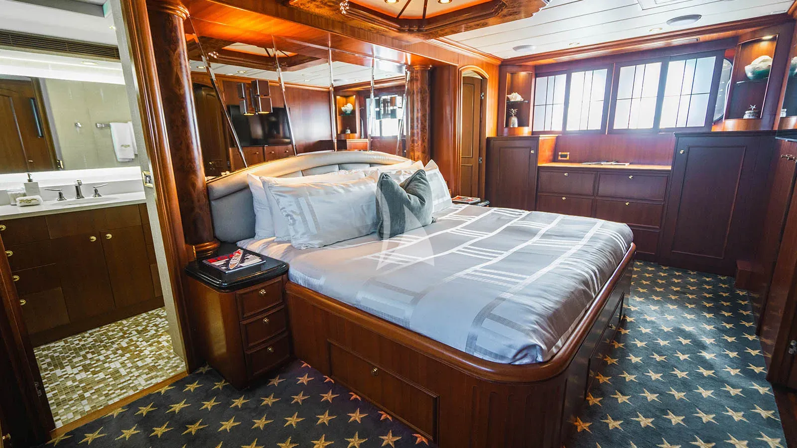LEXINGTON Charter Yacht