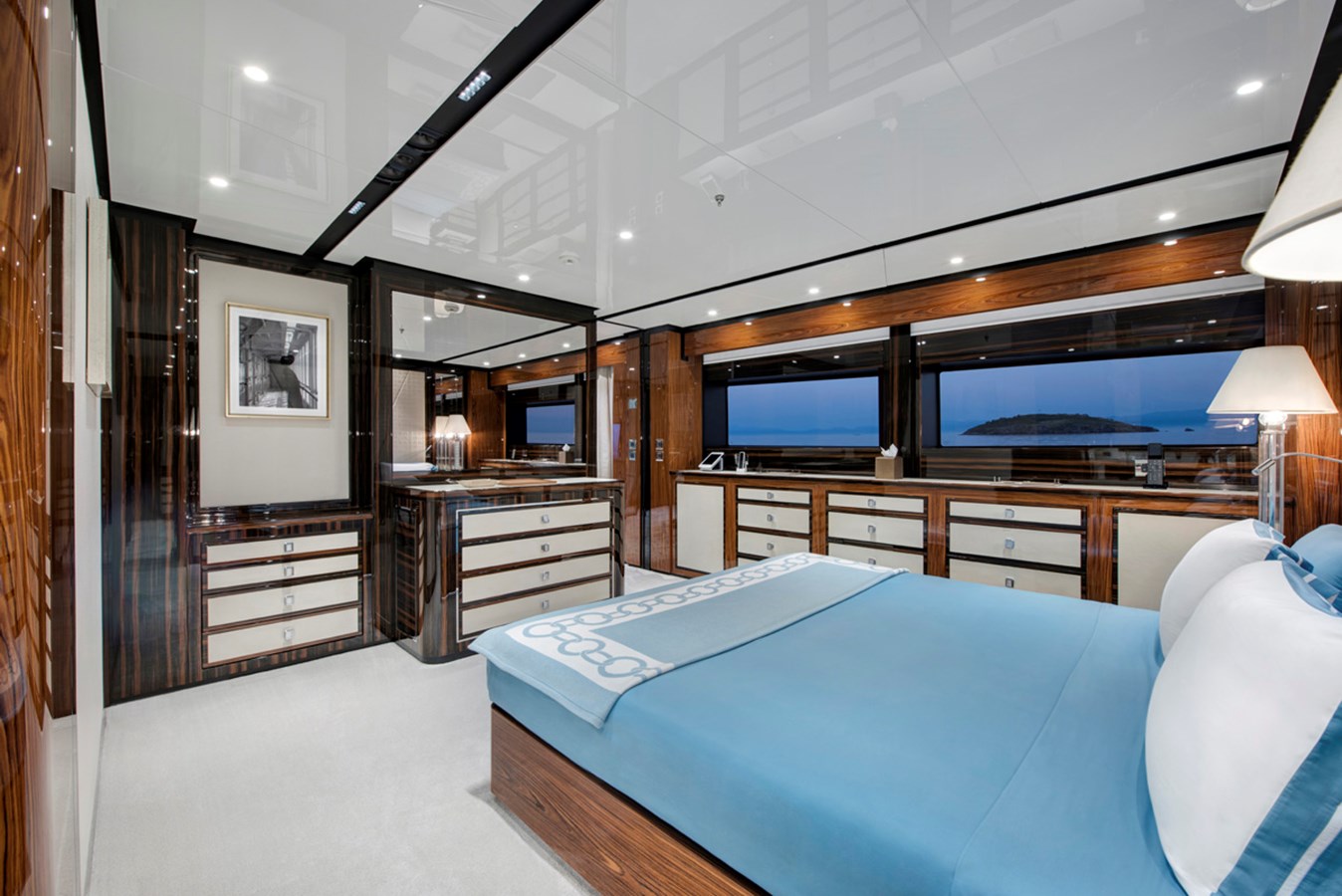 Wider Motor Yacht STERN For Sale