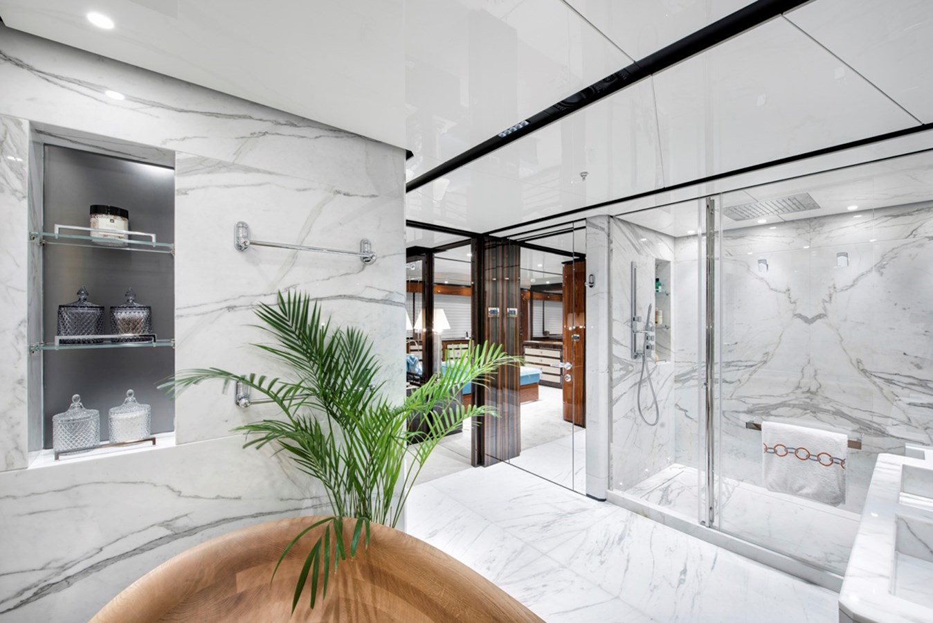 Wider Motor Yacht STERN For Sale
