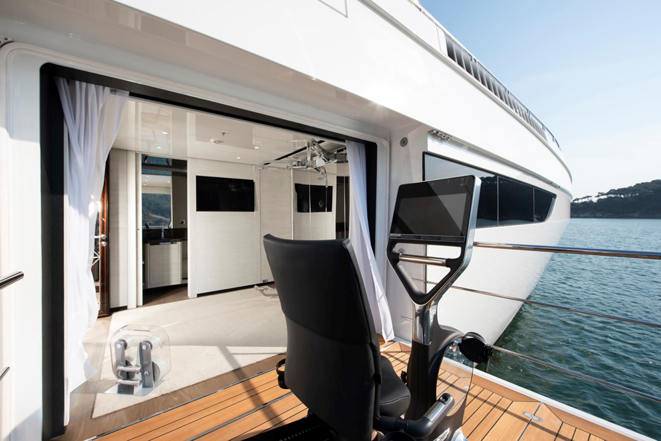 Wider Motor Yacht STERN For Sale