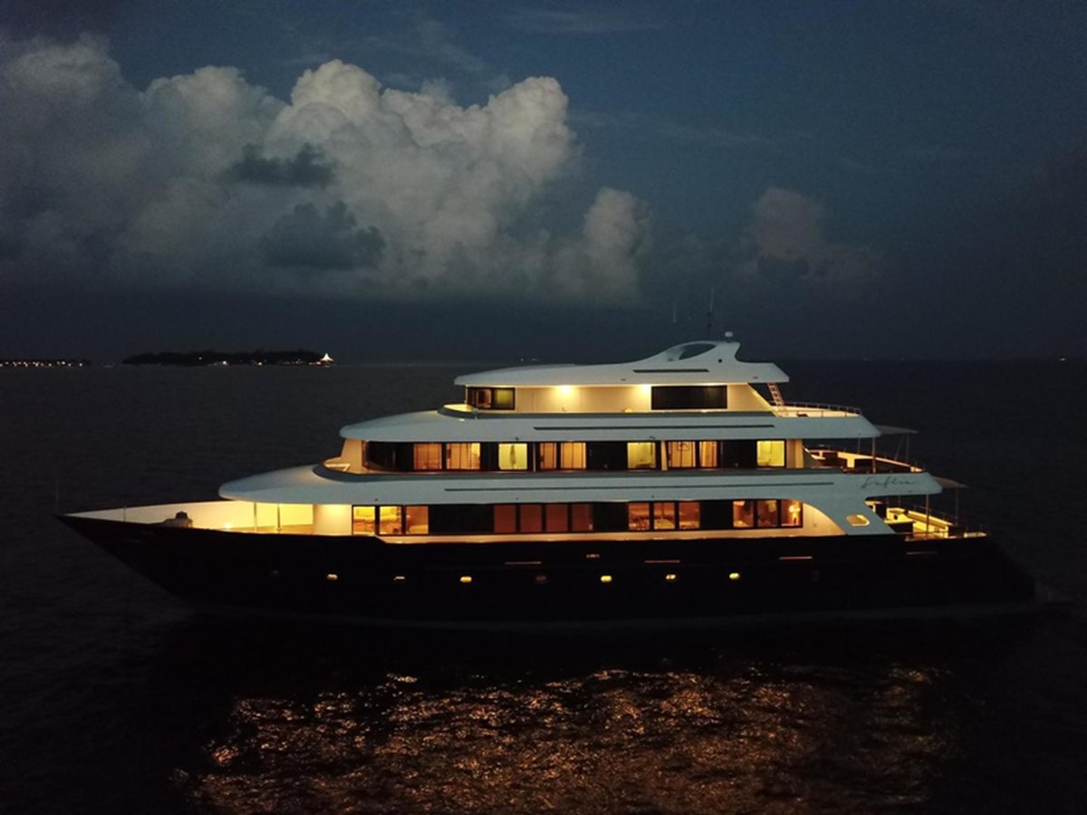 Custom Motor Yacht 2017 Safari Yacht 142 Custom For Sale