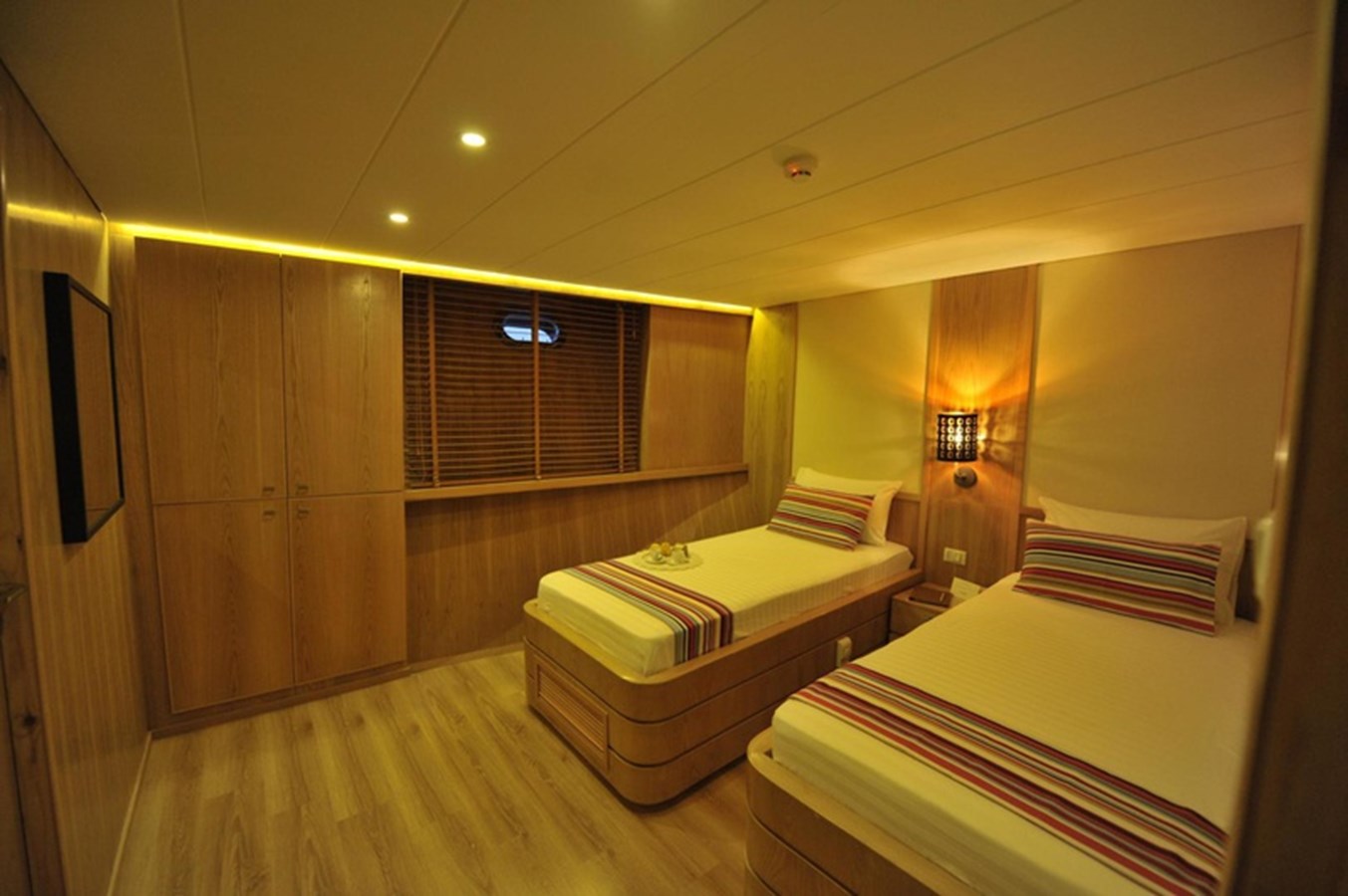 Custom Motor Yacht 2017 Safari Yacht 142 Custom For Sale