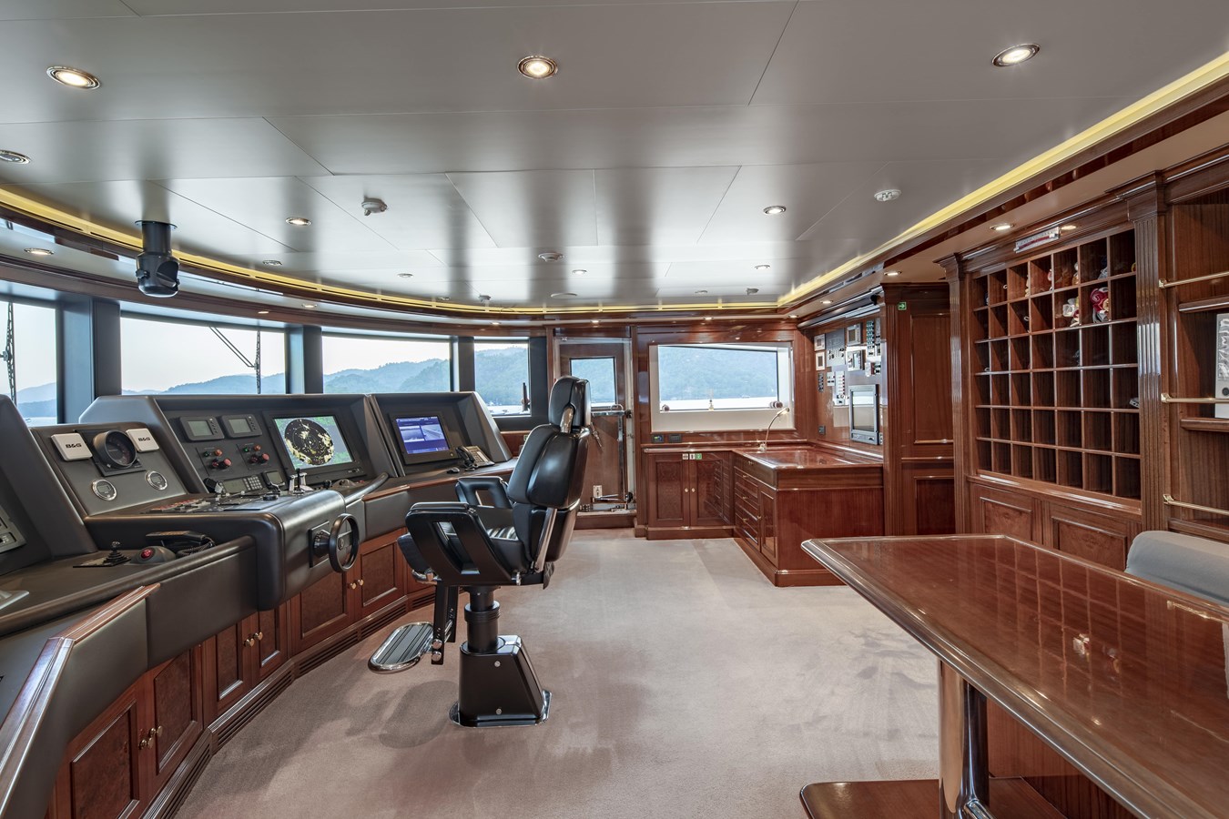 Crn Motor Yacht RICHAR For Sale
