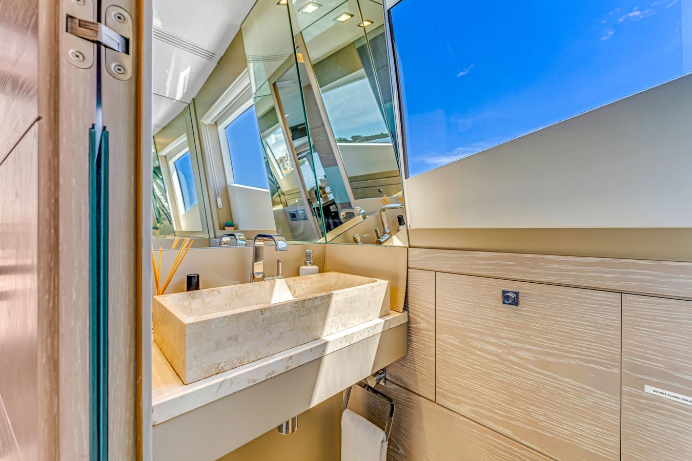 Astilleros Astondoa Motor Yacht Seaduction For Sale