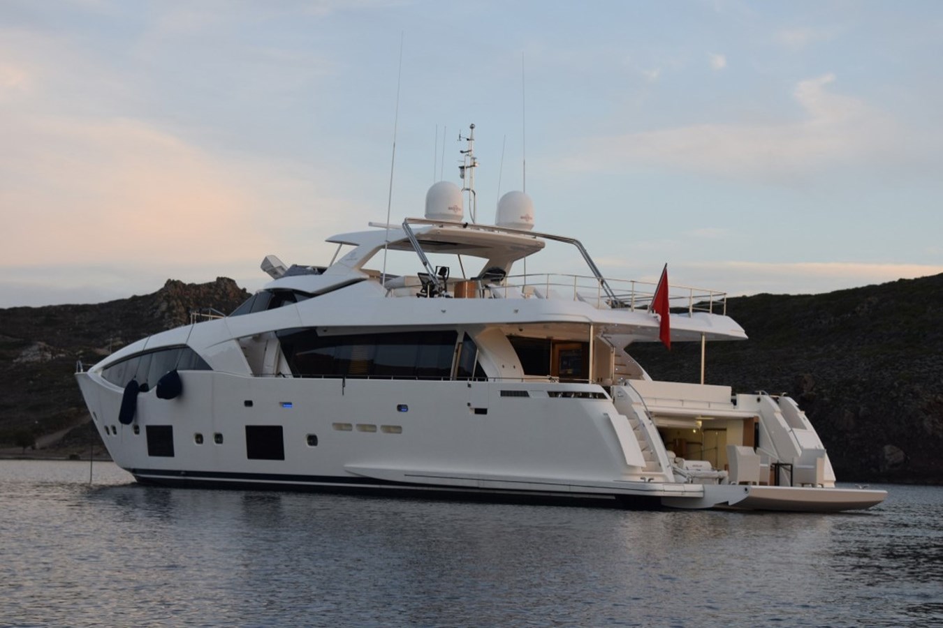 Custom Line Motor Yacht HAPPY 2 For Sale