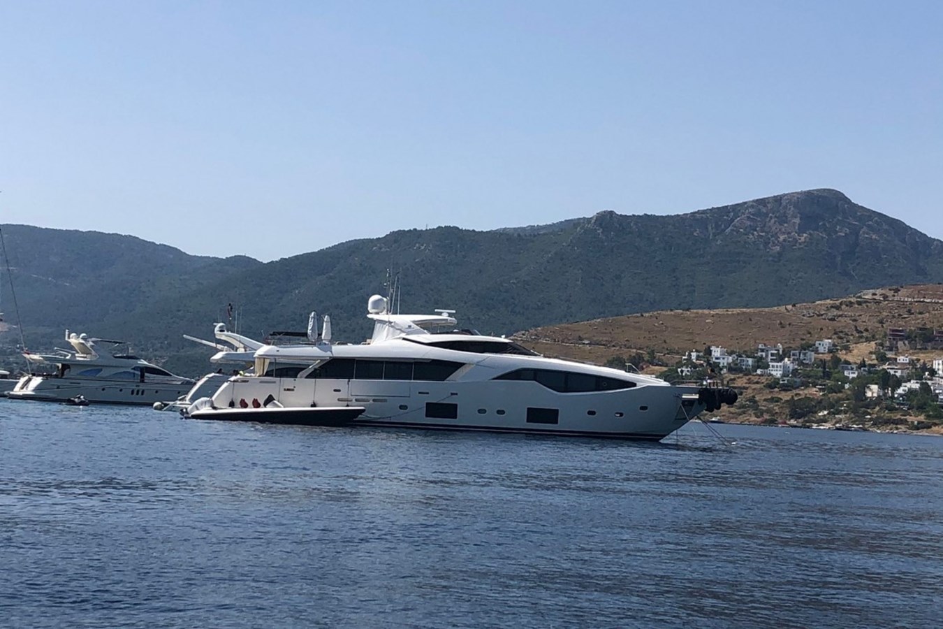 Custom Line Motor Yacht HAPPY 2 For Sale