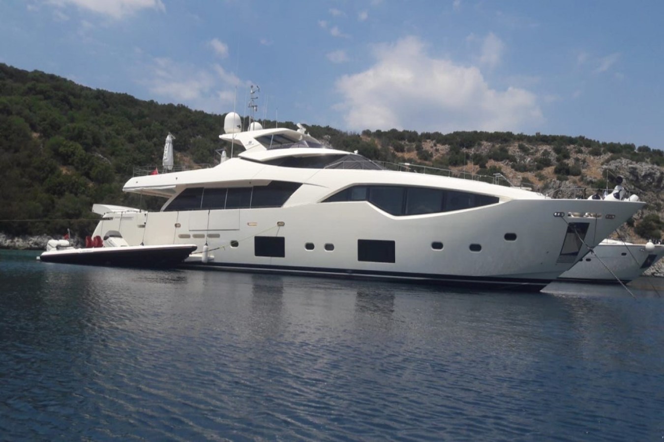 Custom Line Motor Yacht HAPPY 2 For Sale