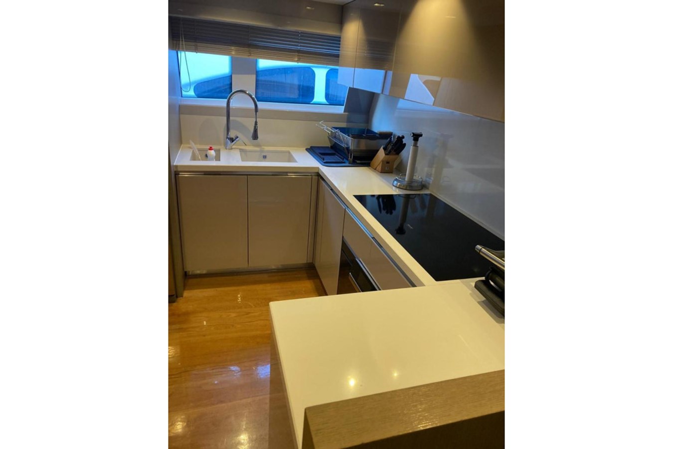 Custom Line Motor Yacht HAPPY 2 For Sale