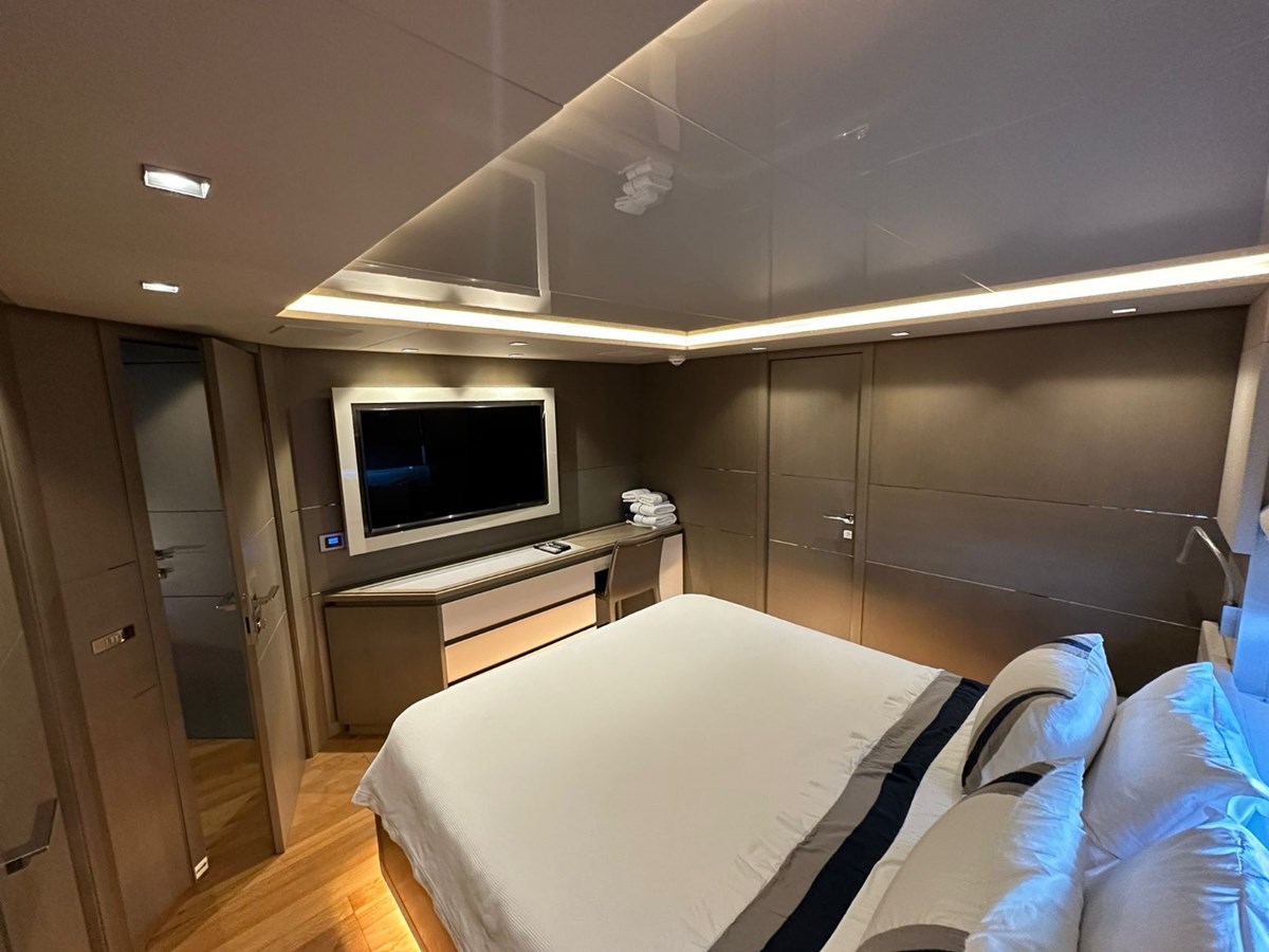 Custom Line Motor Yacht HAPPY 2 For Sale