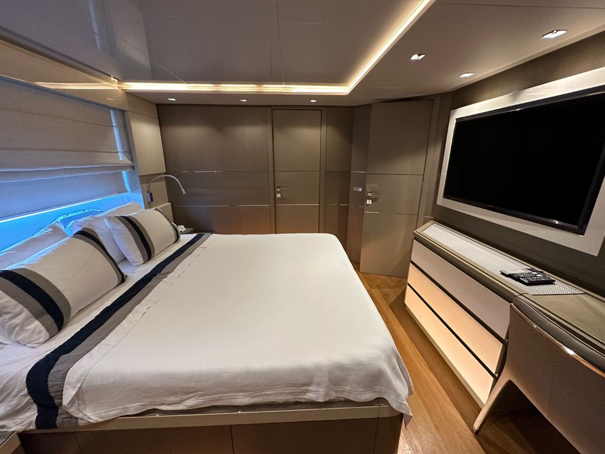 Custom Line Motor Yacht HAPPY 2 For Sale