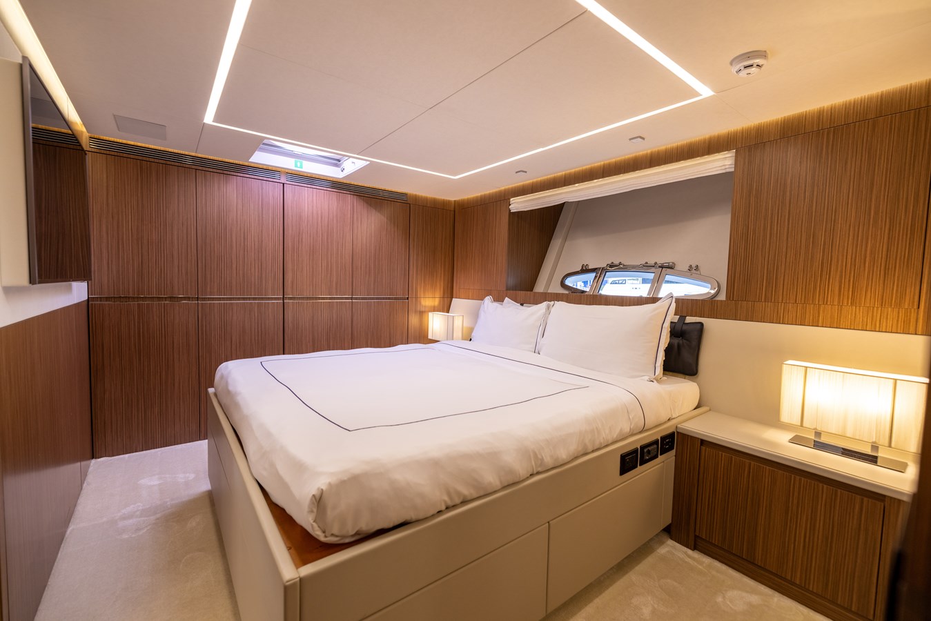 Pershing Cruising Yacht NAAV For Sale