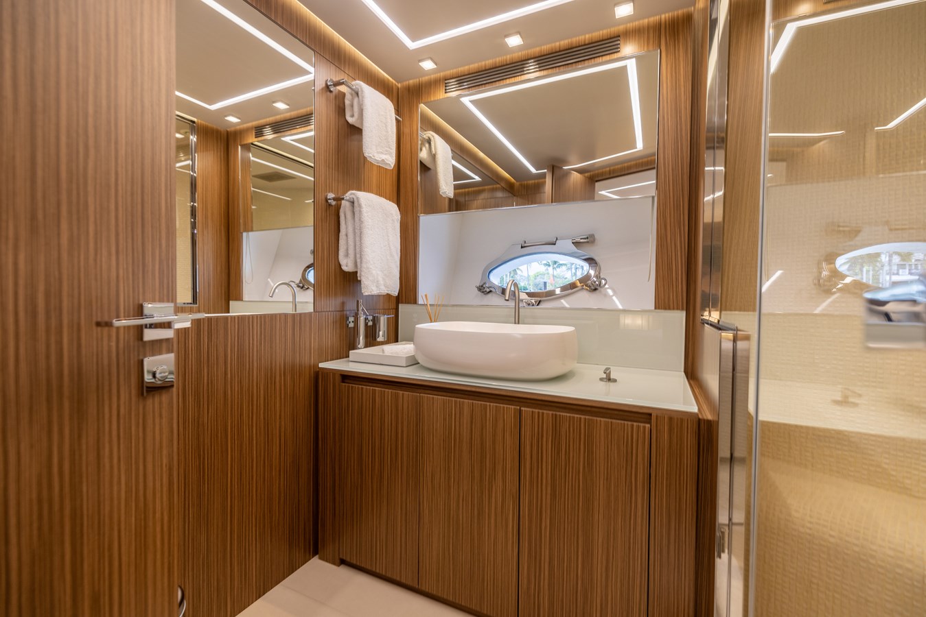 Pershing Cruising Yacht NAAV For Sale
