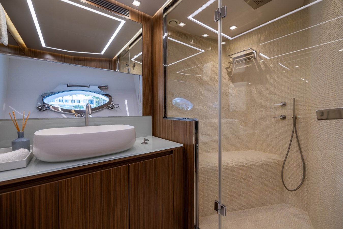 Pershing Cruising Yacht NAAV For Sale