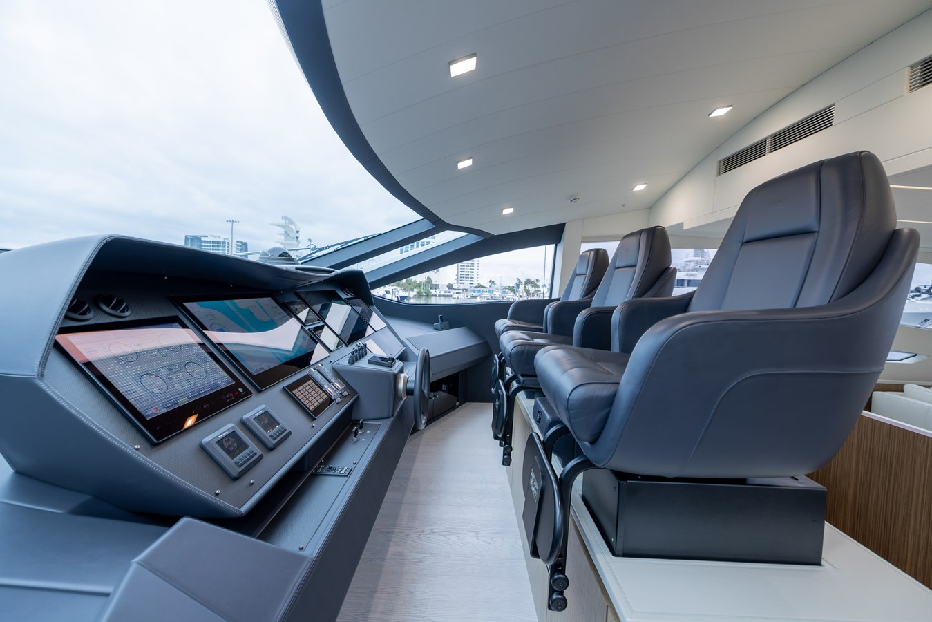 Pershing Cruising Yacht NAAV For Sale