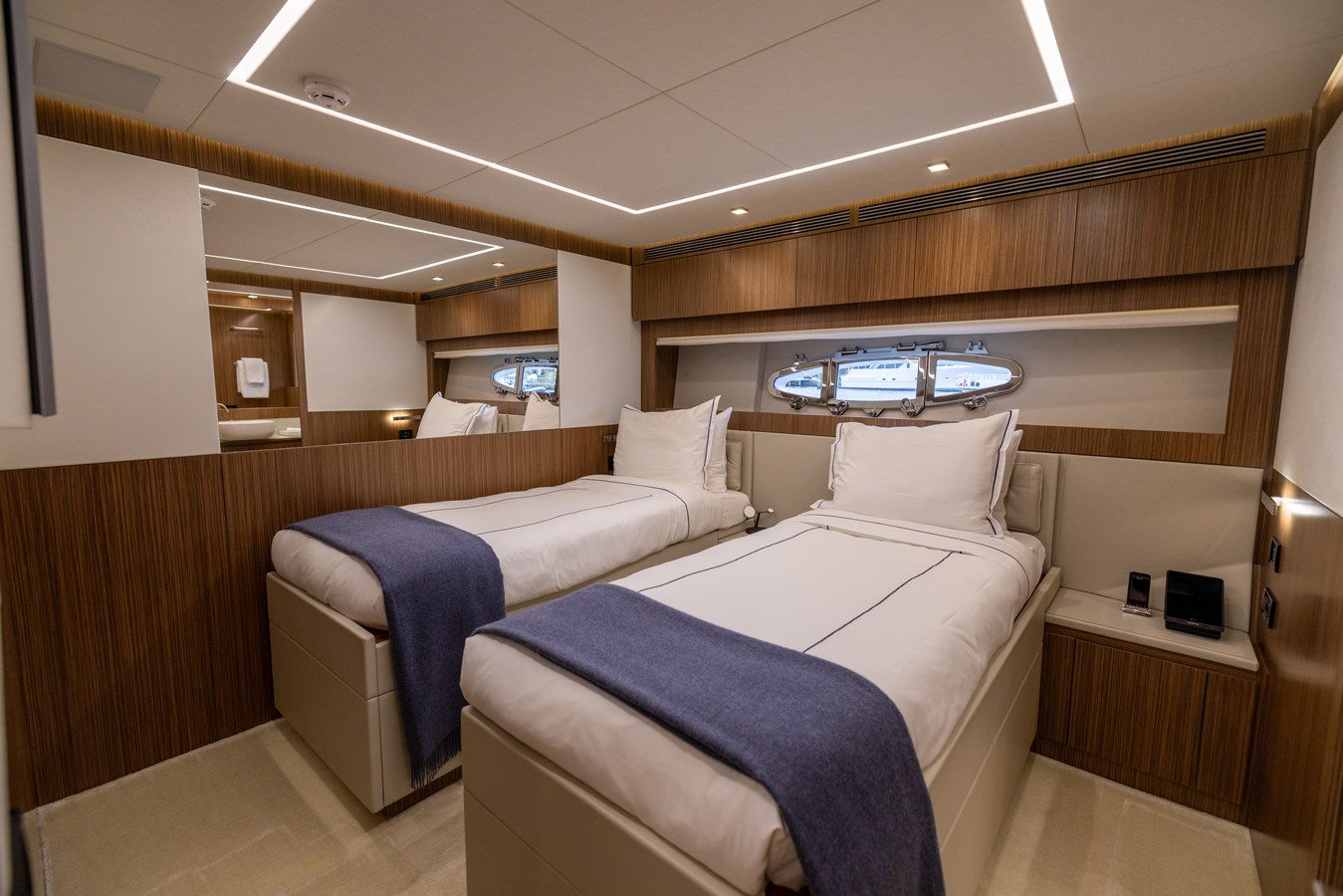Pershing Cruising Yacht NAAV For Sale