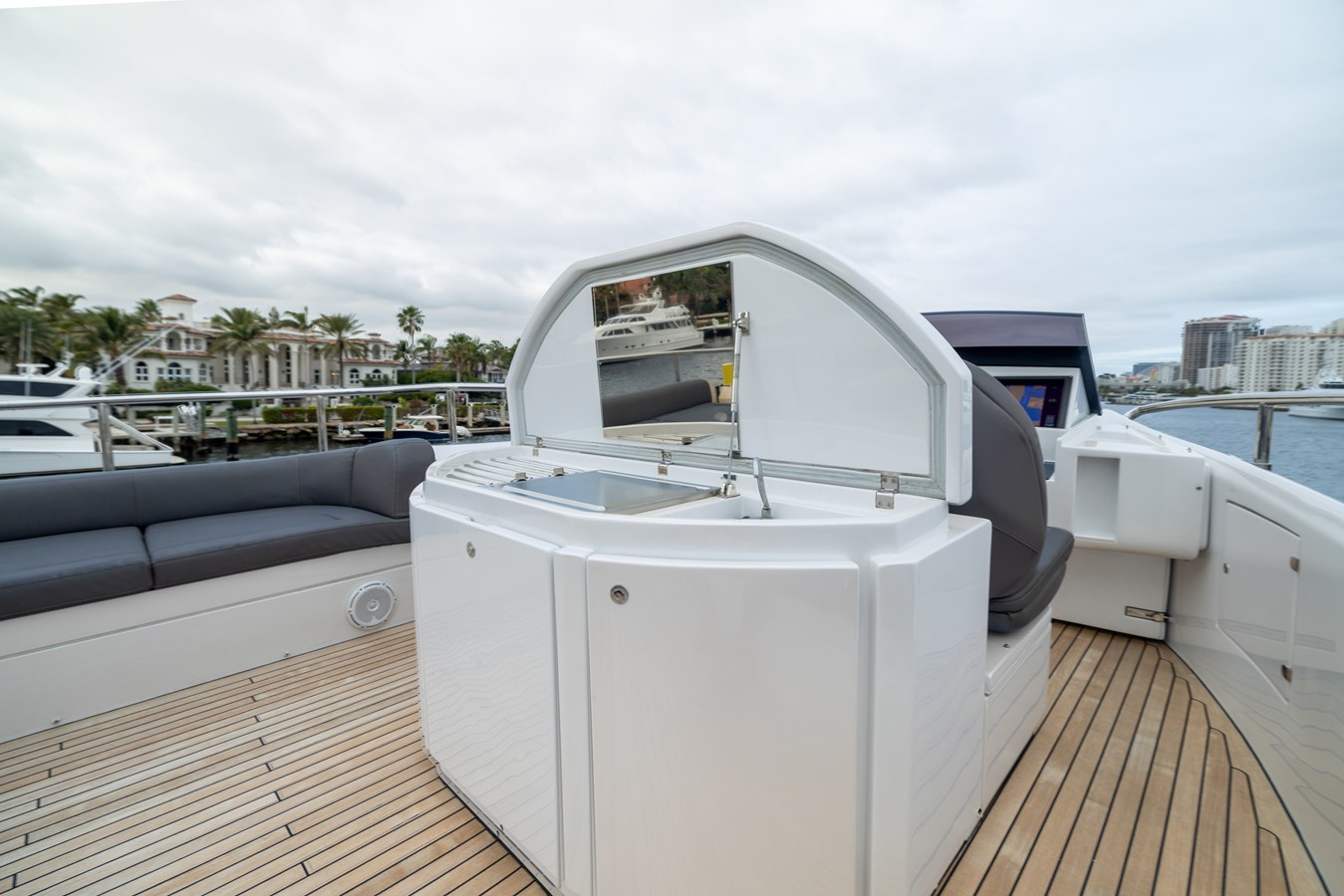 Pershing Cruising Yacht NAAV For Sale