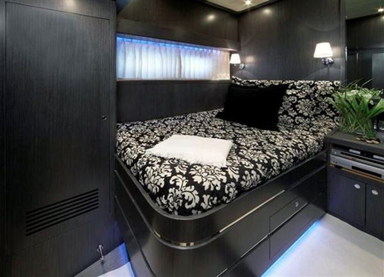 Johnson Motor Yacht JOHNSON 83’ SKYLOUNGE W/FISHING COCKPIT For Sale