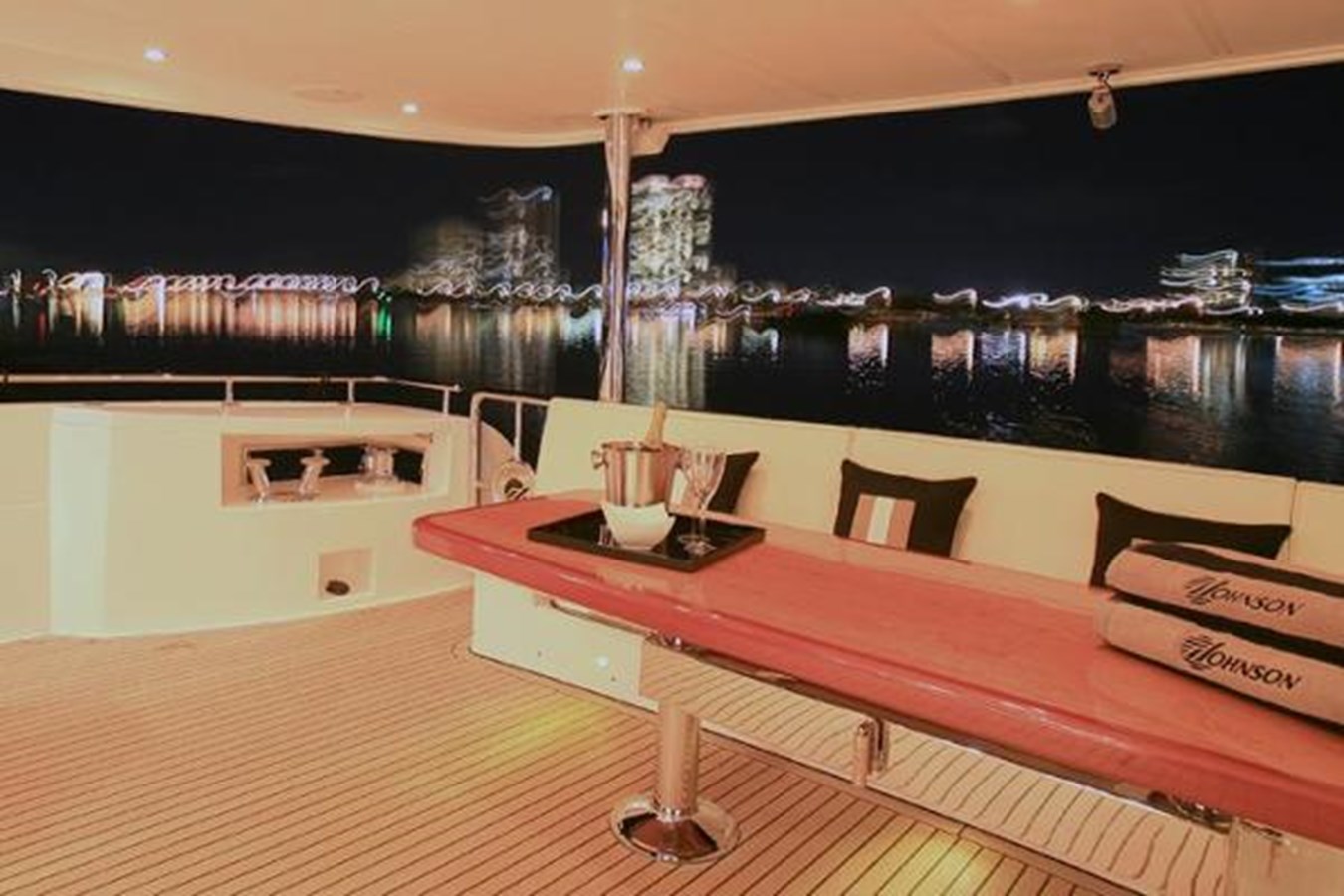 Johnson Motor Yacht JOHNSON 83’ SKYLOUNGE W/FISHING COCKPIT For Sale