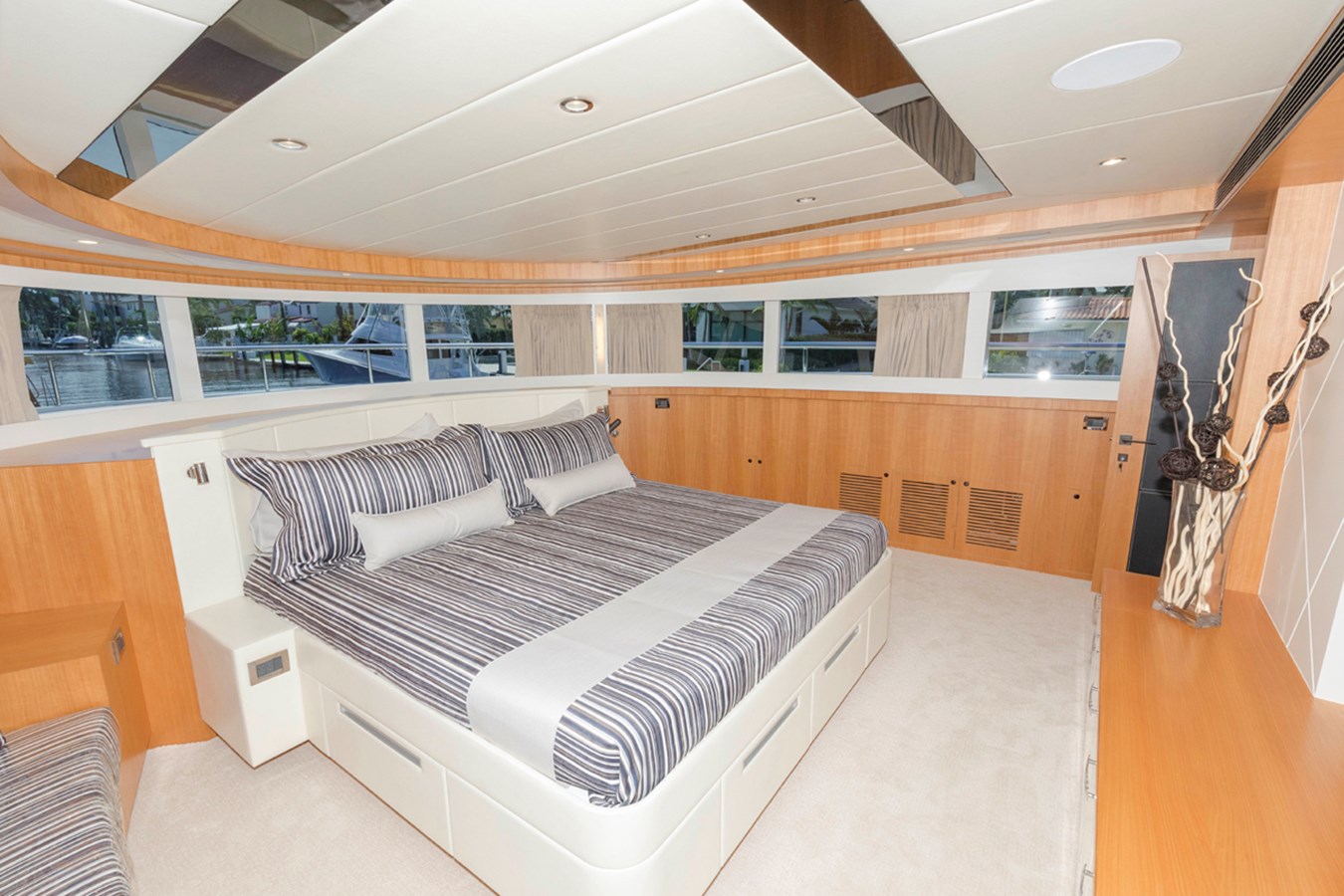 Johnson Motor Yacht JOHNSON 93 OPEN BRIDGE For Sale