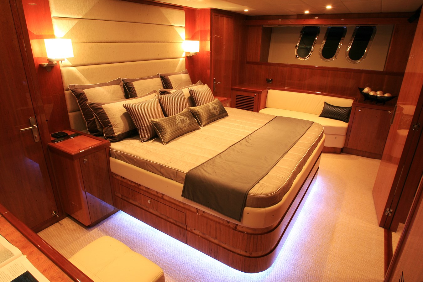 Johnson Motor Yacht JOHNSON 80' FLYBRIDGE w/FISHING COCKPIT For Sale