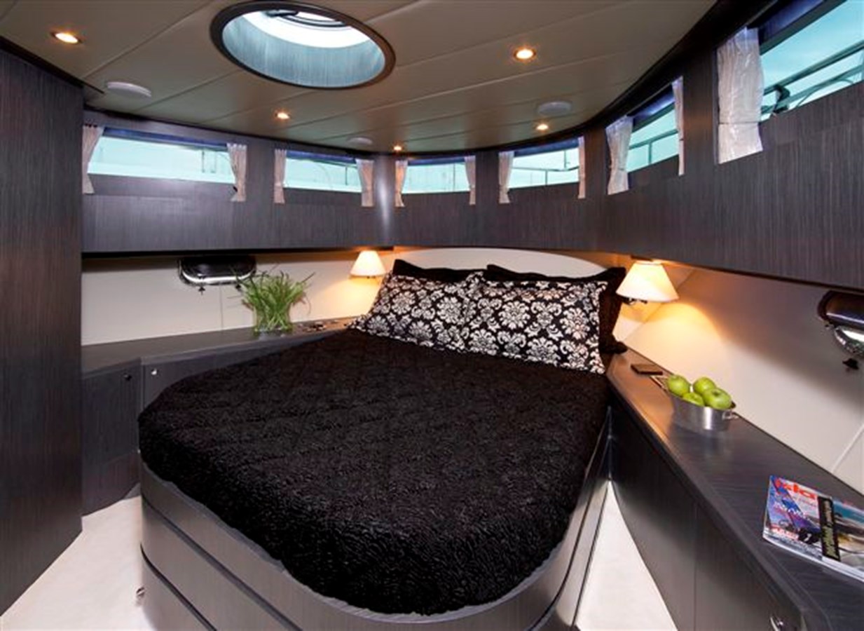 Johnson Motor Yacht JOHNSON 80’ SKYLOUNGE W/FISHING COCKPIT For Sale