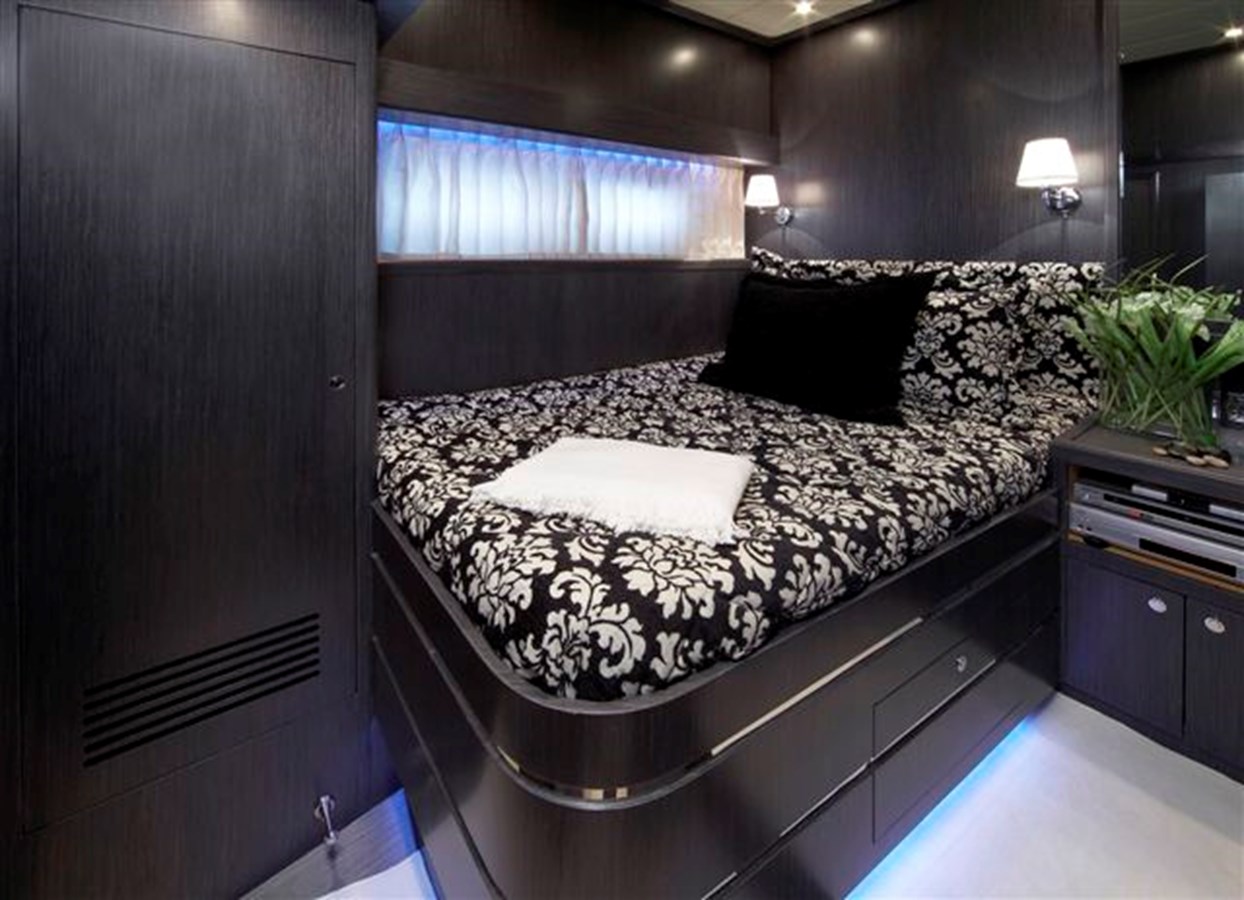 Johnson Motor Yacht JOHNSON 80’ SKYLOUNGE W/FISHING COCKPIT For Sale