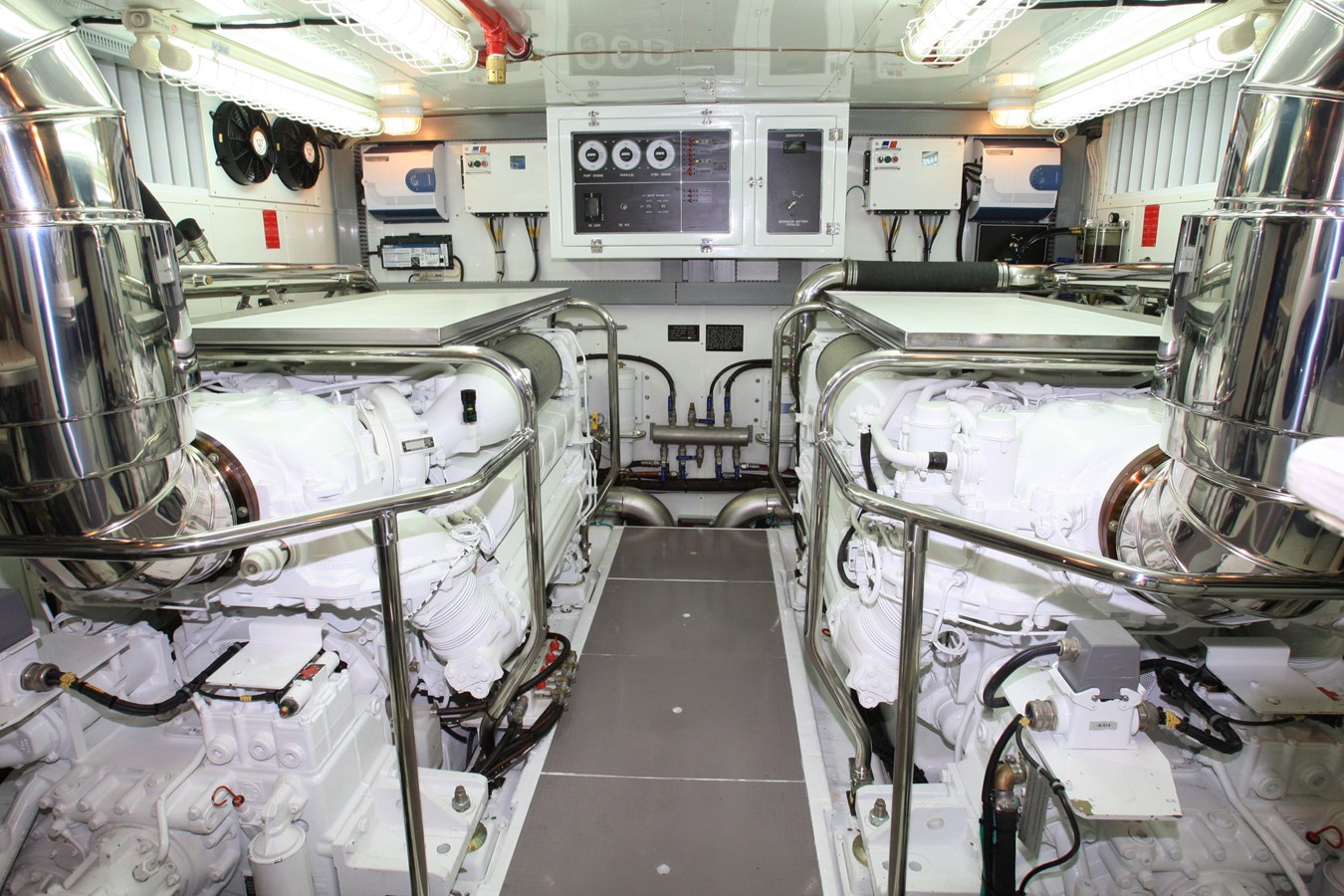 Johnson Motor Yacht JOHNSON 80’ SKYLOUNGE W/FISHING COCKPIT For Sale